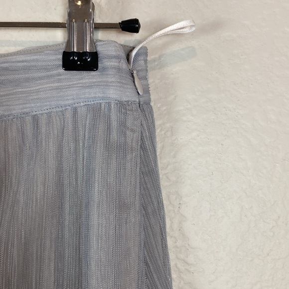 House of Harlow revolve gray mini skirt - Picture 3 of 6